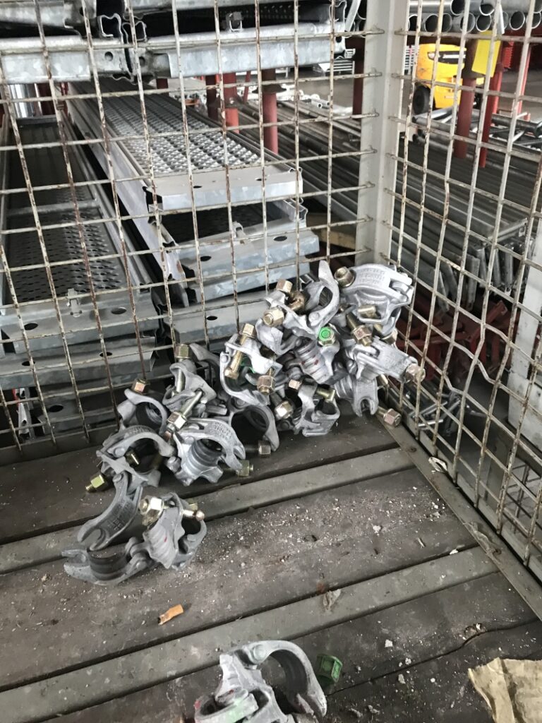 uzywaneRusztowaniefasadowezrusztowaniemochronnym10